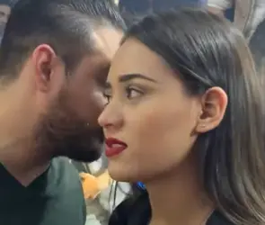 Así luce ahora la chica del meme en el antro