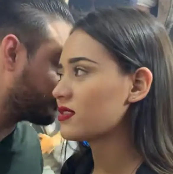 Así luce ahora la chica del meme en el antro