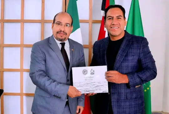 Eduardo Ramírez y el embajador árabe Mujtar Leboihi Emboiric.