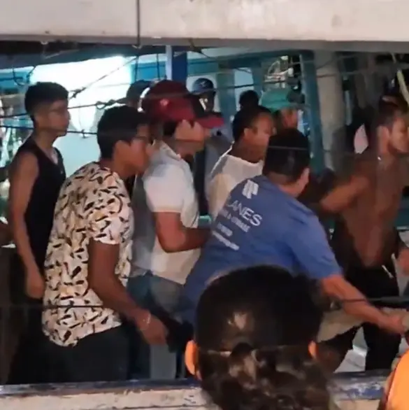 Rescatan a cuatro pescadores tras naufragar en el mar de Yucatán