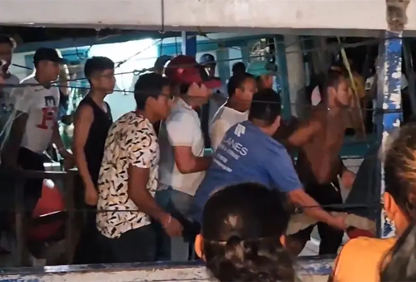 Rescatan a cuatro pescadores tras naufragar en el mar de Yucat&aacute;n