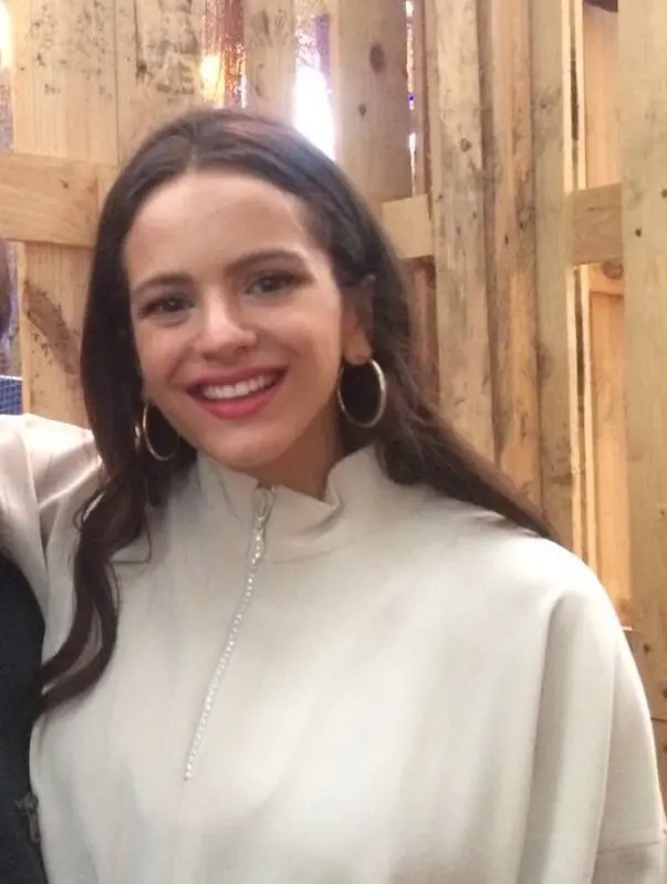 En 2016, empezó a abrir conciertos de otros cantantes y a participar en festivales.