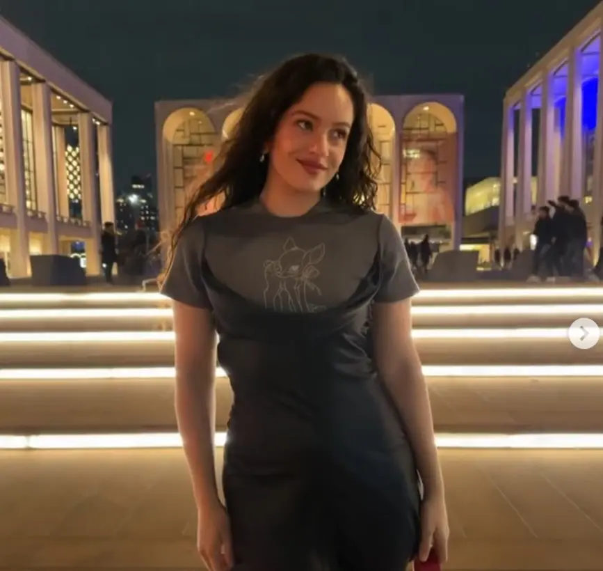 En 2019, Rosalía probó una faceta como actriz en la película ´Dolor y gloria´, de Pedro Almodóvar.