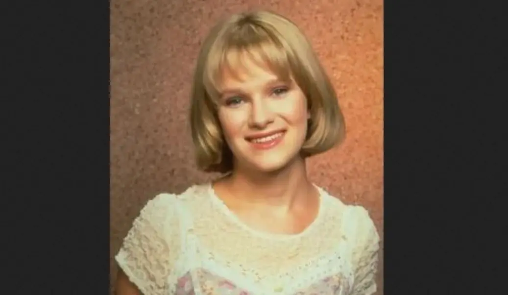 En la historia, Maggie era la hija mayor de Maxwell Sheffield.<br>