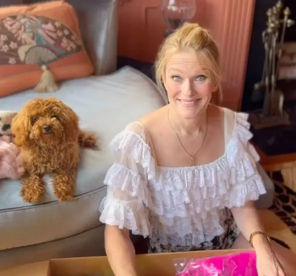 Hasta el momento, no se ha casado ni tiene hijos, pero disfruta de la compañía de su perro.<br>