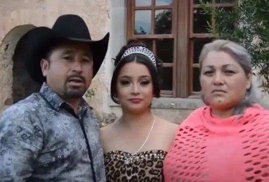 Rubí Ibarra y sus papás en el video de la invitación de su fiesta