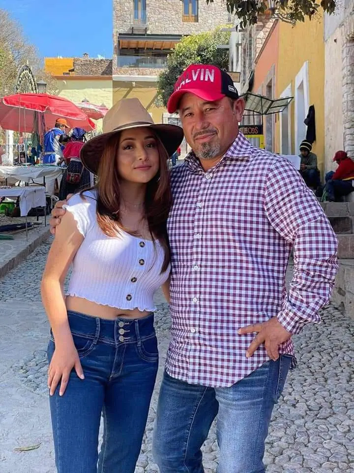 Rubí siempre tuvo el sueño de ser cantante y, en 2017, la disquera Video Visa Récords le ofreció un contrato para grabar su primer disco en el género pop grupero.