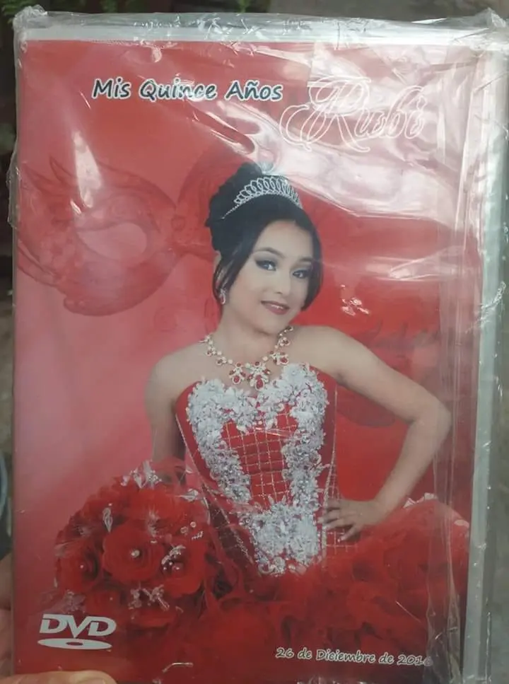 En Facebook surgieron varios eventos para ir a los XV años de Rubí y, aunque todo empezó como una broma, el día de la fiesta se presentaron miles de personas que no estaban invitadas.