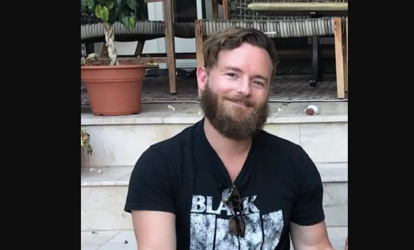 Ahora tiene 44 años, está casado con Yolanda Pecoraro y tienen un hijo. Ha trabajado en series como 'Haven' y 'Men at Work'.<br>