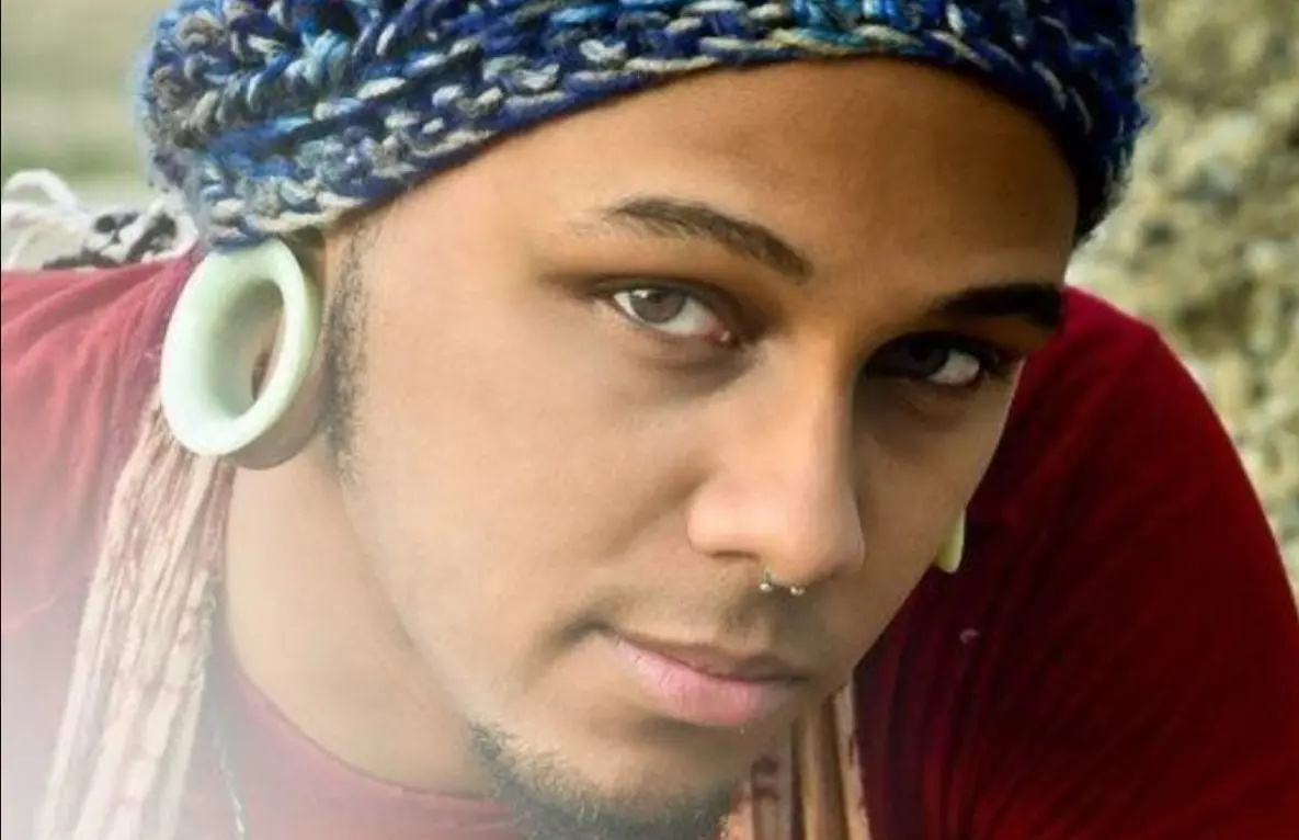 Ahora tiene 35 años. Luego de la serie, tuvo pequeños papeles y ahora se dedica a diseñar y fabricar joyas.