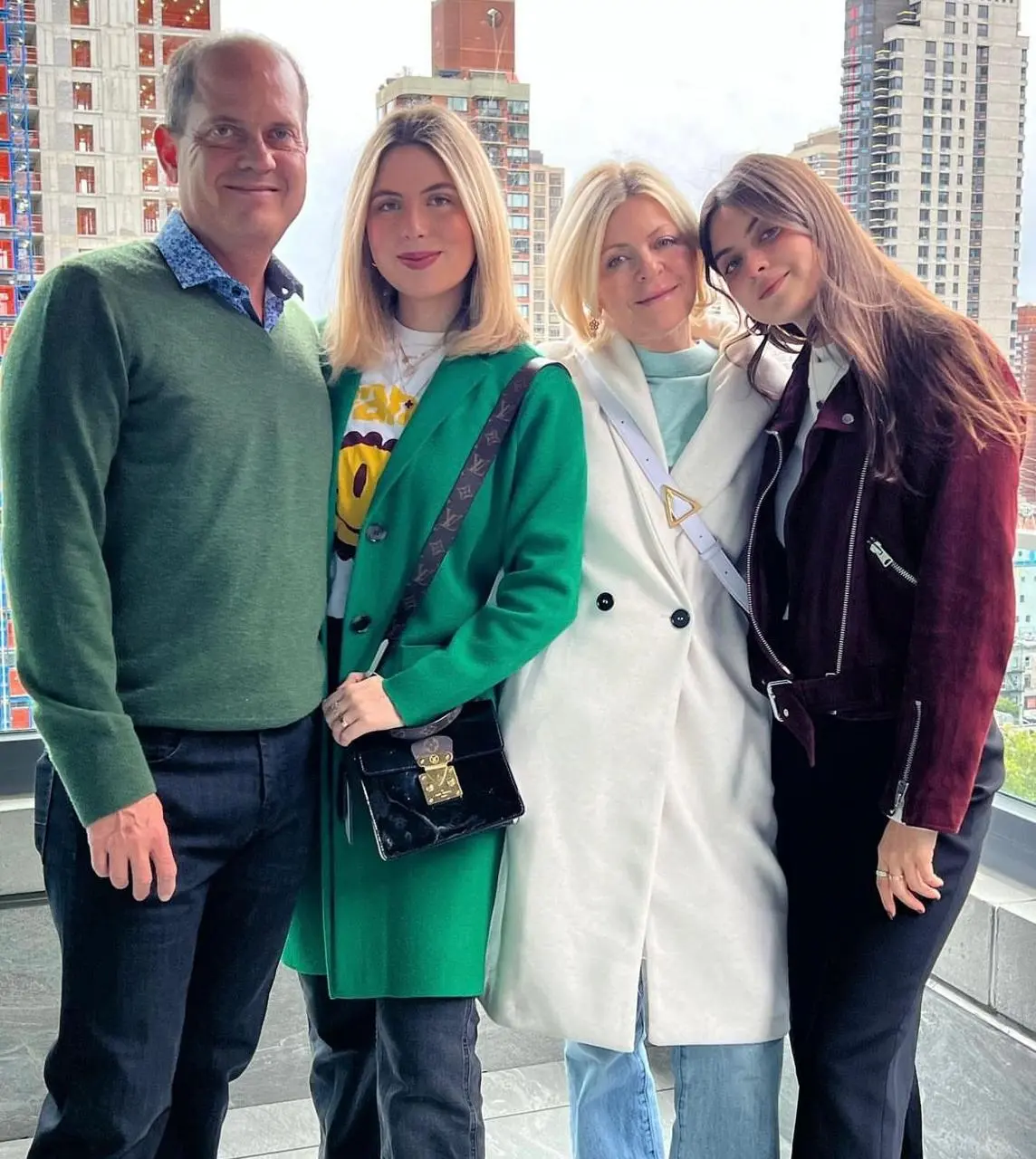 Hizo una pausa en su carrera y en 1996 reapareció en la telenovela Marisol, donde compartió créditos con Erika Buenfil y Eduardo Yáñez.