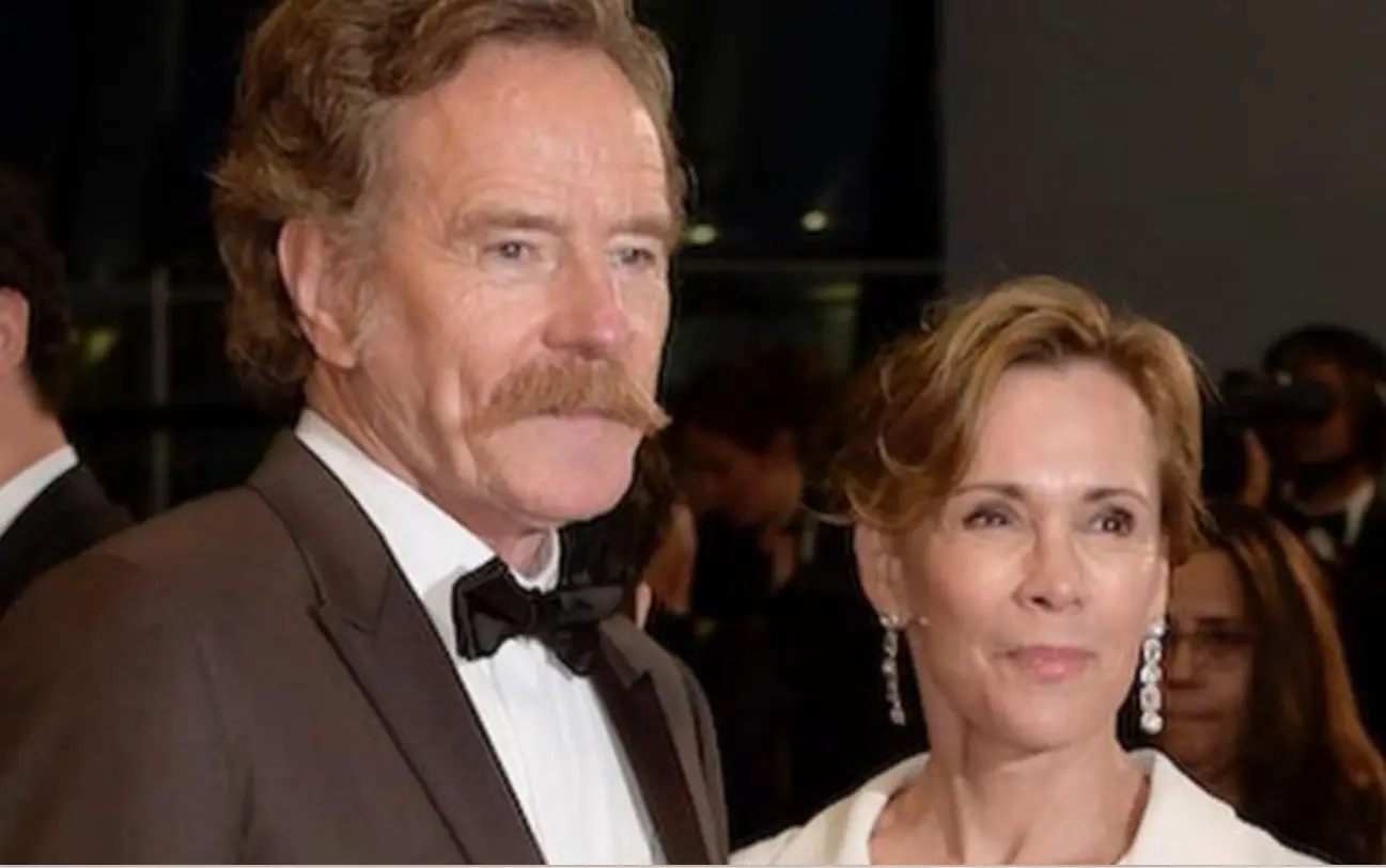 Ahora tiene 68 años, tiene una hija y está casado con Robin Dearden. Uno de sus papeles más importantes llegó en 2008 cuando protagonizó 'Breaking Bad'.