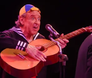 Cada que duerme la velan: Carlos Villagrán humilla a Florinda Meza en televisión internacional