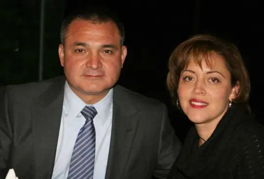 Genaro García Luna junto a su esposa, Cristina Pereyra.