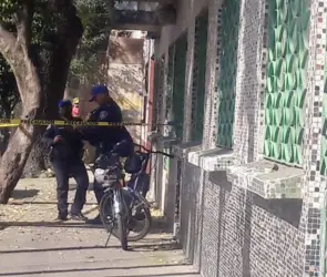 Hallan cuerpo en descomposición dentro de un departamento en Portales