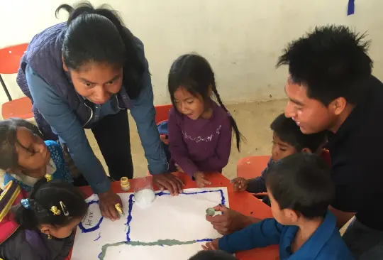 Es fundamental que niñas, niños y jóvenes indígenas vivencien el gozo de aprender desde su lengua materna.