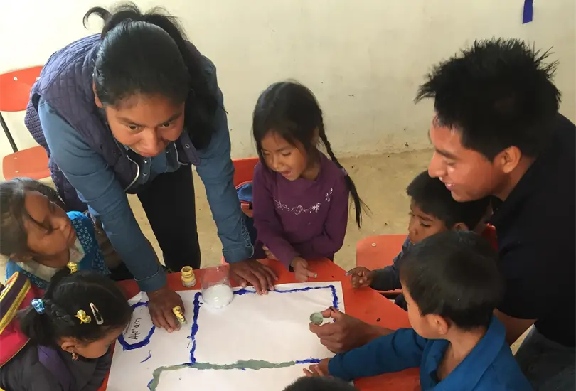 Es fundamental que ni&ntilde;as, ni&ntilde;os y j&oacute;venes ind&iacute;genas vivencien el gozo de aprender desde su lengua materna.