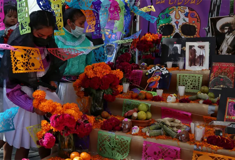 La ofrenda del D&iacute;a de Muertos es un altar simb&oacute;lico que rinde homenaje a los seres queridos fallecidos,