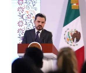 Zoé Robledo se mantiene firme como director del IMSS