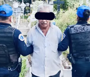 Hombre es sorprendido mientras extraía restos en el panteón de San José