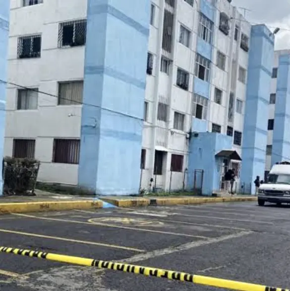 Encuentran a familia muerta en departamento por posible intoxicación