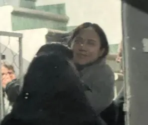 Mujer halla iPhone, intenta devolverlo y la detienen acusada de secuestro