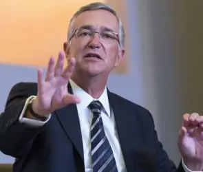 BMV suspende cotización y pone en jaque a Salinas Pliego