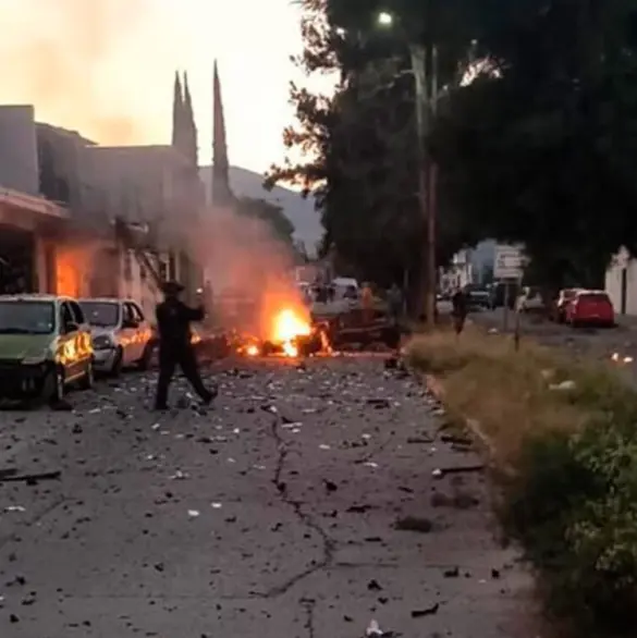 Detonan coche bomba afuera de la Secretaría de Seguridad de Acámbaro | VIDEO