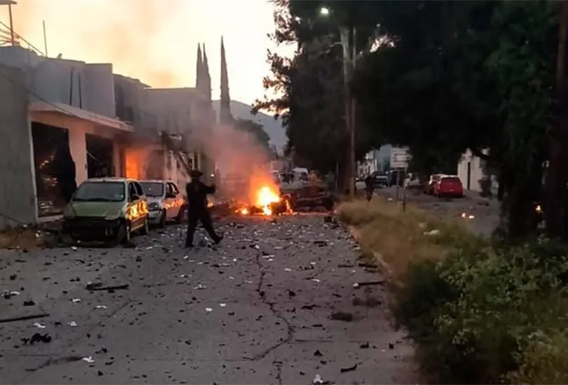 Explota coche bomba en Ac&aacute;mbaro. 