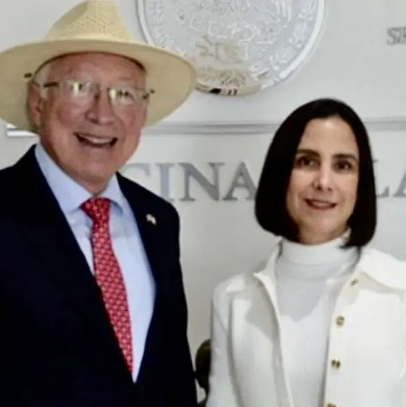 Luz Elena González se reúne con Ken Salazar para discutir agenda energética