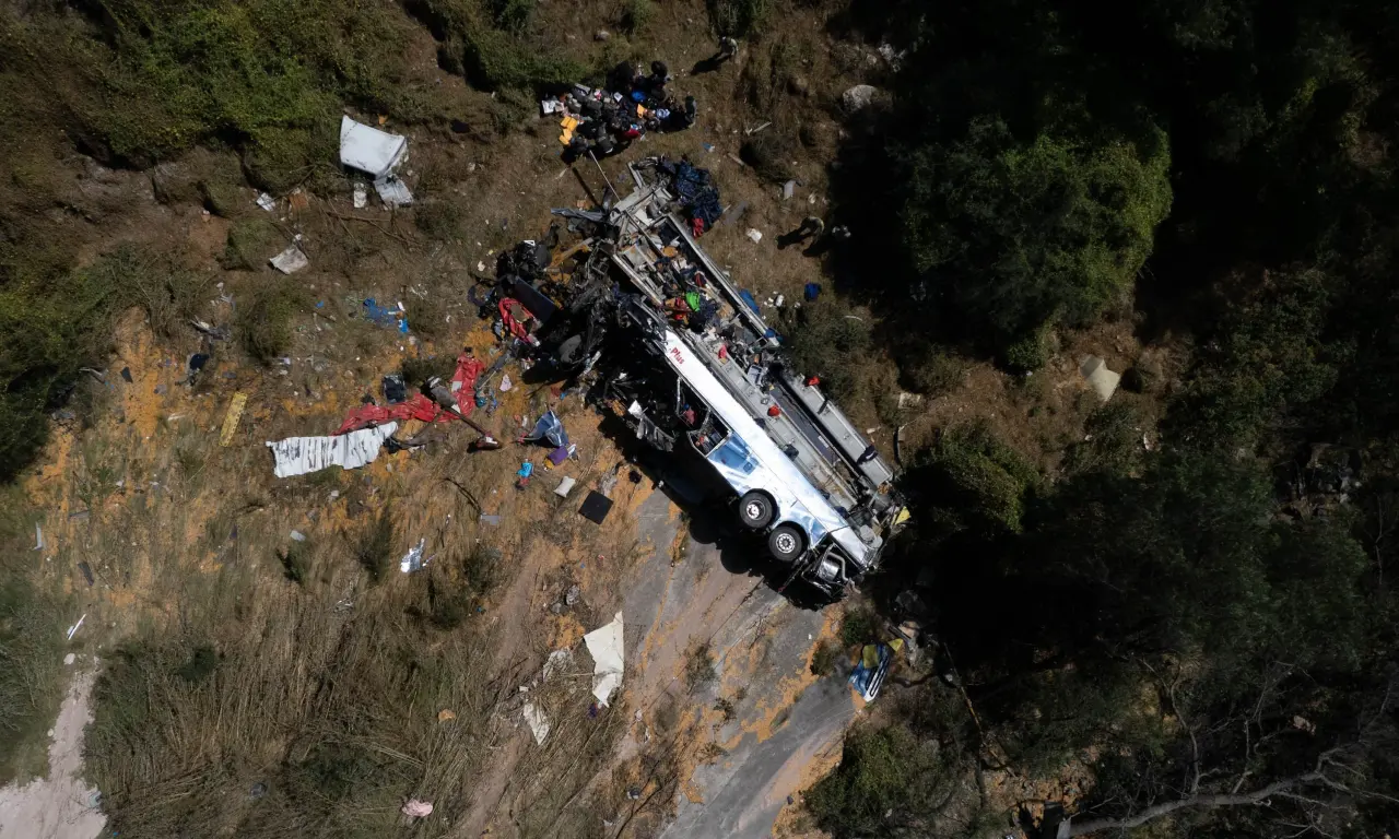  Una tragedia ocurrió en Zacatecas. Camión de pasajeros chocó. 