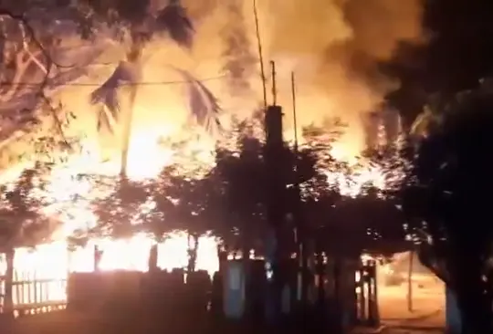 Se registra fuerte incendio en la Chuparrosa Enamorada, en Culiacán