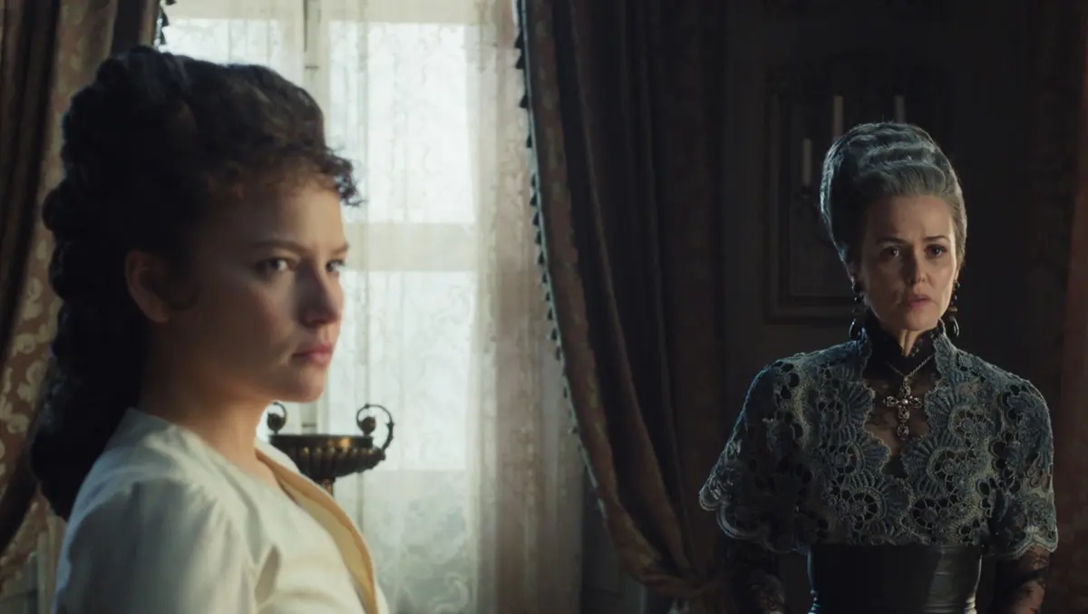 La emperatriz: Temporada 2 (22 de noviembre). Una tormenta se cierne sobre el Imperio austriaco, y la presión de darle a la nación un heredero al trono afecta el matrimonio de Francisco e Isabel.