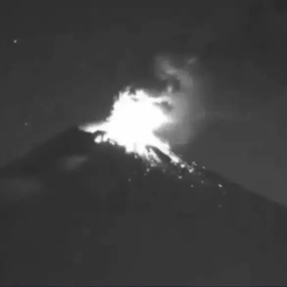 Don Goyo anda bravo: Captan explosión en el Popocatépetl | VIDEO