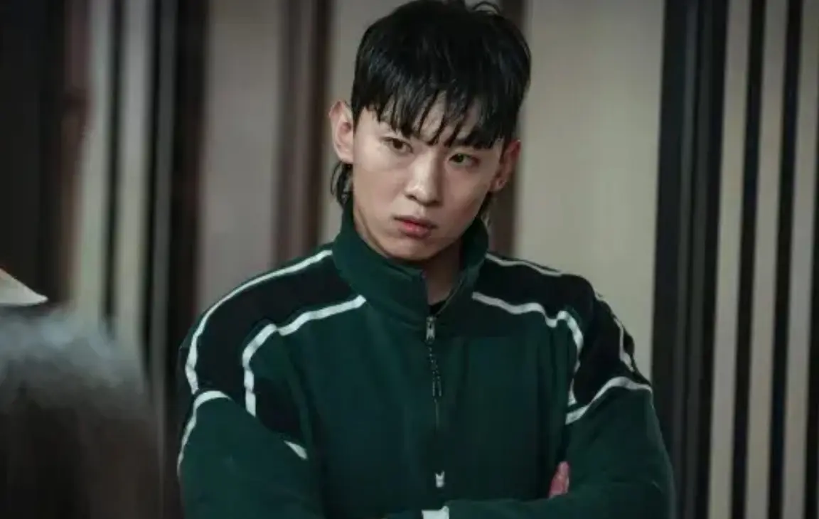 Zombiverso: Sangre fresca (19 de noviembre). Esta serie coreana de zombis regresa más atrevida que nunca: criaturas mejoradas, nuevos miembros, y desafíos llenos de diversión y adrenalina.