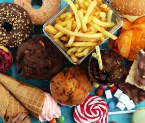 Papás serán multados por mandar comida chatarra a sus hijos