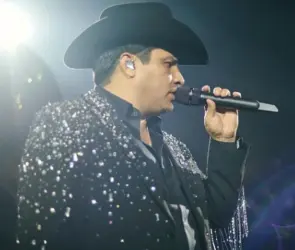 Fans de Julión Álvarez reciben golpiza por personal de seguridad