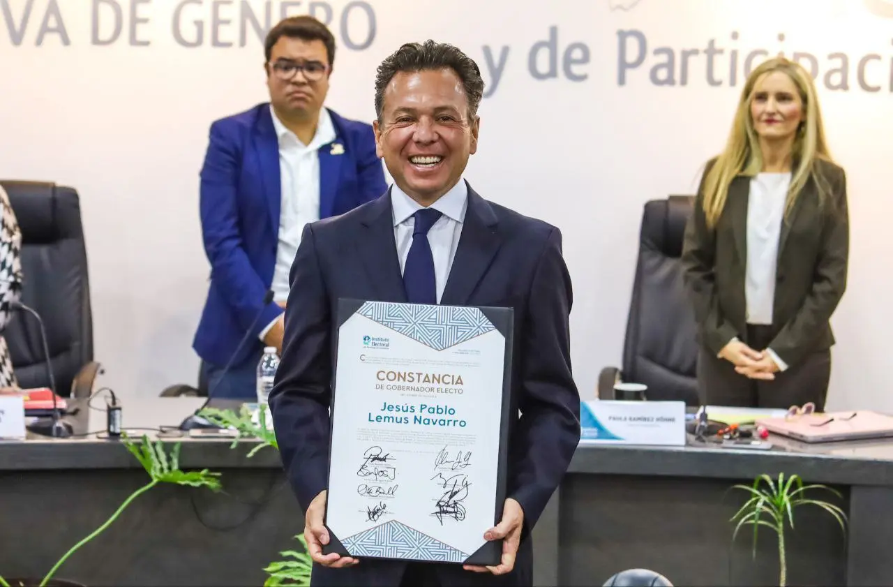  Pablo Lemus recibe constancia como gobernador de Jalisco 