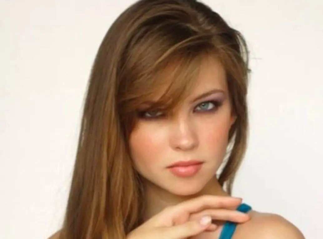 También tuvo pequeñas participaciones en series como 'Big Love', 'Sin rastro' y 'Mercy'.