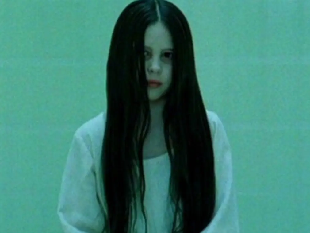 El éxito se debió en gran parte a Daveigh Chase, quien dio vida a Samara Morgan, una niña que salía de un pozo y causó pesadillas a más de uno.