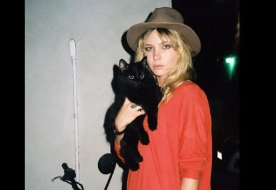 Daveigh Chase enfocó su carrera en el modelaje y apareció en revistas como Teen Vogue.