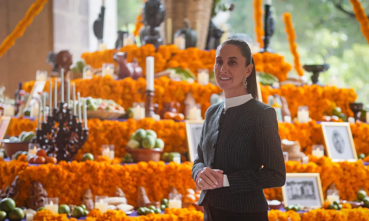  La presidenta presentó en sus redes sociales la ofrenda colocada en Palacio Nacional 