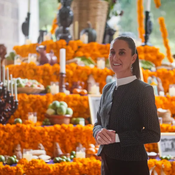 Sheinbaum dedica la ofrenda de Palacio Nacional a las heroínas de la patria