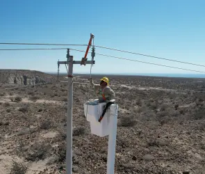 Luz Elena González celebra la electrificación de San Juanico tras 70 años sin electricidad