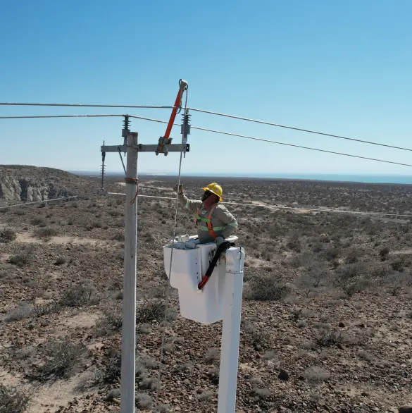 Luz Elena González celebra la electrificación de San Juanico tras 70 años sin electricidad