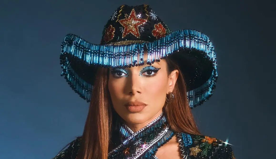 Los cantantes estuvieron saliendo alrededor de 4 meses e hicieron público su amor en diferentes conciertos, pero se separaron sin dar ninguna explicación a sus fans.