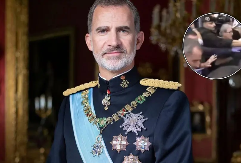 Decenas de personas lanzaron diversas cosas a los mandatarios espa&ntilde;oles