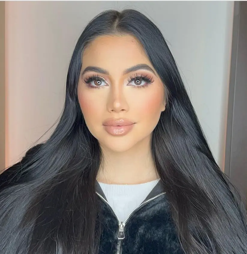 Los rumores de un romance comenzaron después de que la influencer protagonizó el videoclip ´Ella baila sola´. Tiempo después fueron vistos paseando de la mano en Disneyland, pero nunca hablaron sobre su relación.