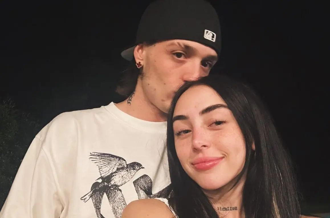 Estas han sido las parejas de Peso Pluma: