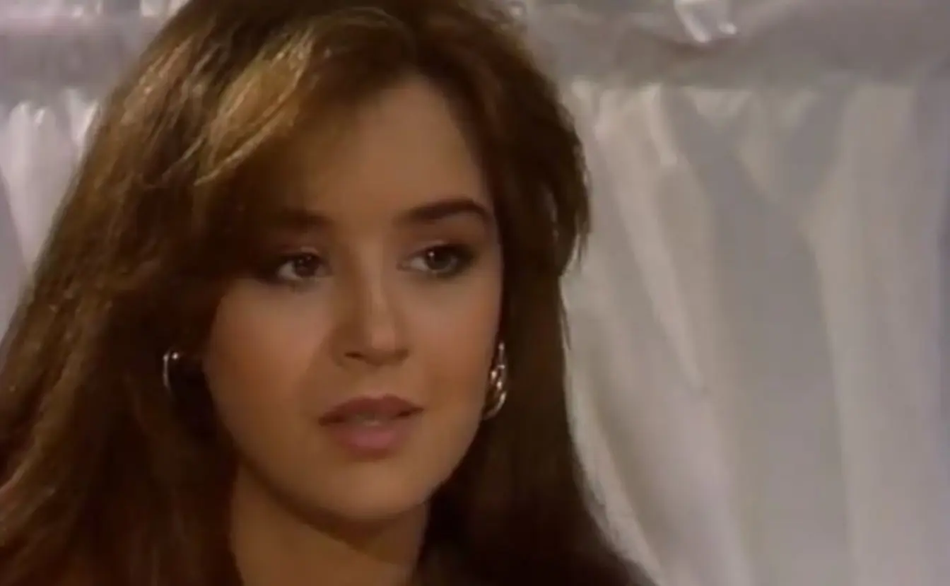 La telenovela contaba la historia de cuatro jóvenes de clases sociales diferentes que sueñan con ser famosas y, por azares del destino, se vuelven amigas.<br>